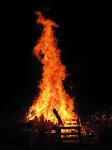 Lag_BaOmer_bonfire