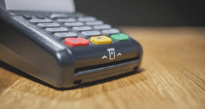 Broken Credit Card Device Makes Miraculous Recovery When Customer Has No Cash